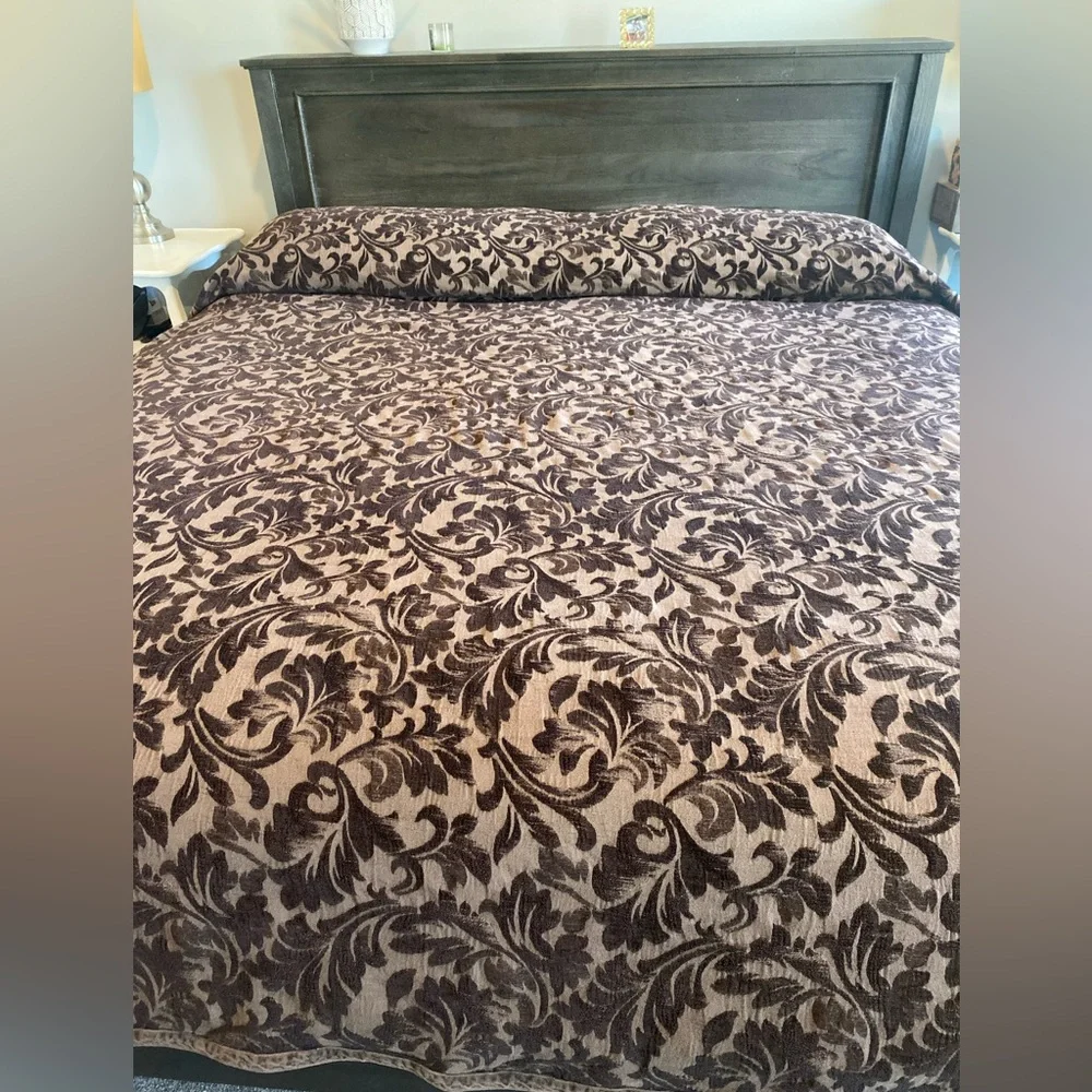 Bella Notte Elegant Brown Tennyson Floral Bedding Coverlet Queen